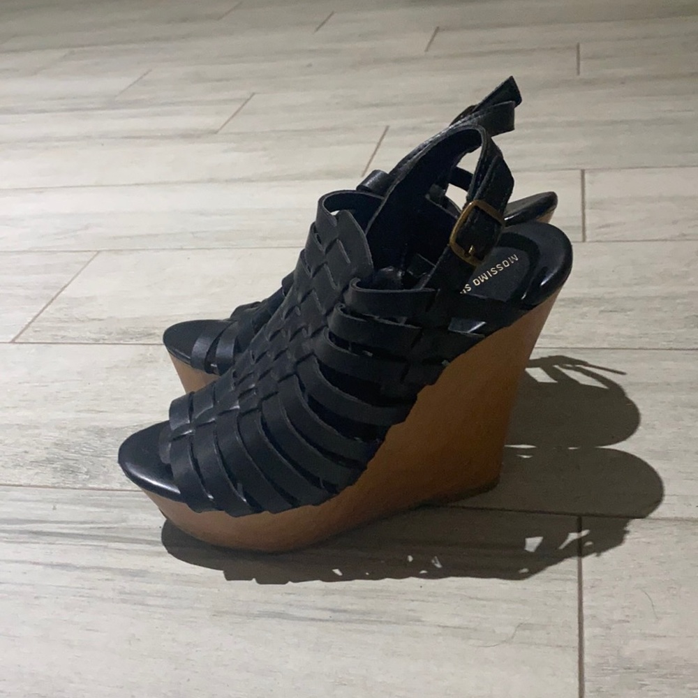 Women’s black sandal wedges size 7.5 black